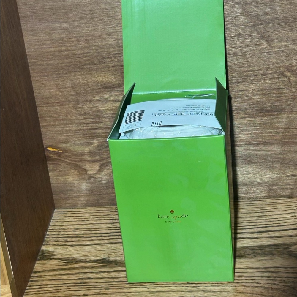 Kate Spade jingle all the way cookie jar NEW - Picture 2 of 3